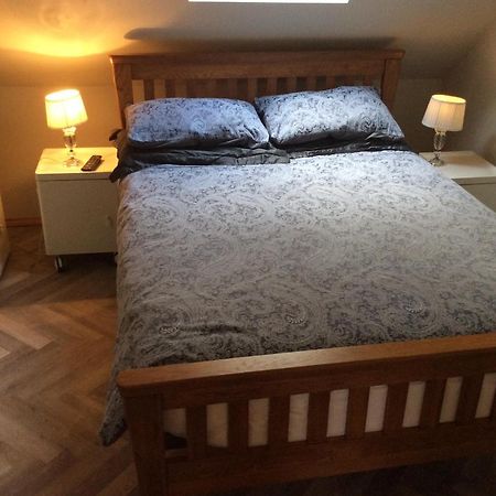 2 Bedroom Furnished Apartment In A Rural Position Стоун Екстериор снимка