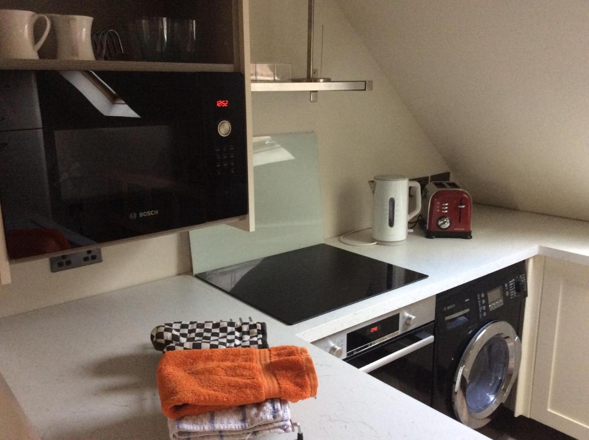 2 Bedroom Furnished Apartment In A Rural Position Стоун Екстериор снимка