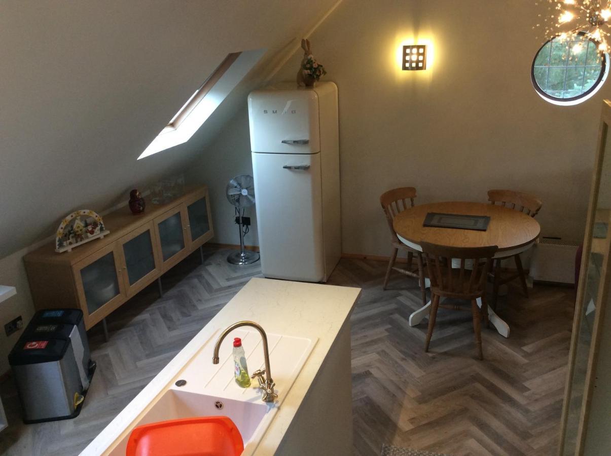 2 Bedroom Furnished Apartment In A Rural Position Стоун Екстериор снимка